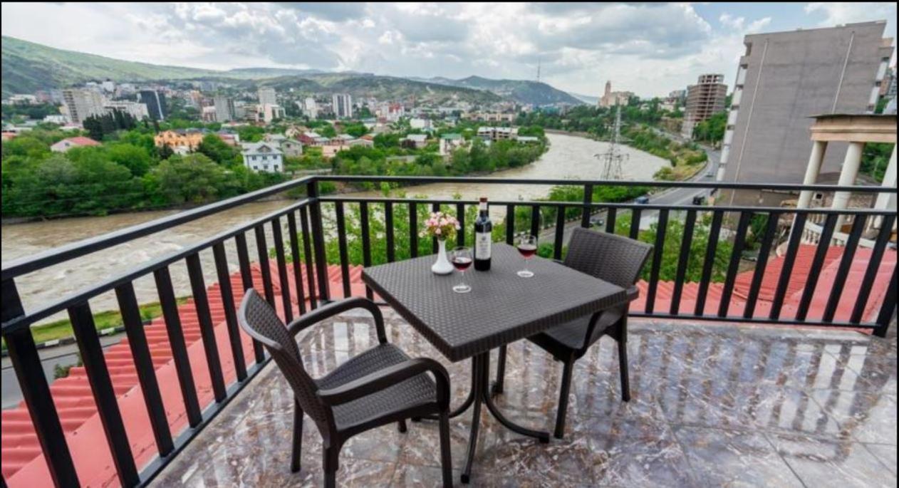 7 Star Bed and Breakfast Τυφλίδα Εξωτερικό φωτογραφία